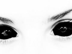 10 Fantasma: Los ojos de ella