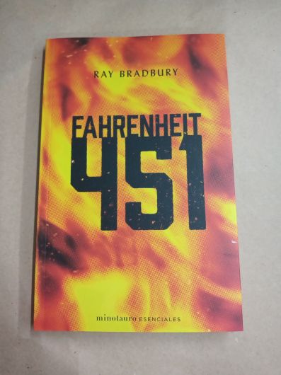 Faherenheit 451 - Ray Bradbury - Minotauro esenciales