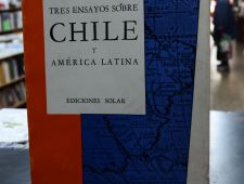 Tres ensayos sobre Chile y América Latina